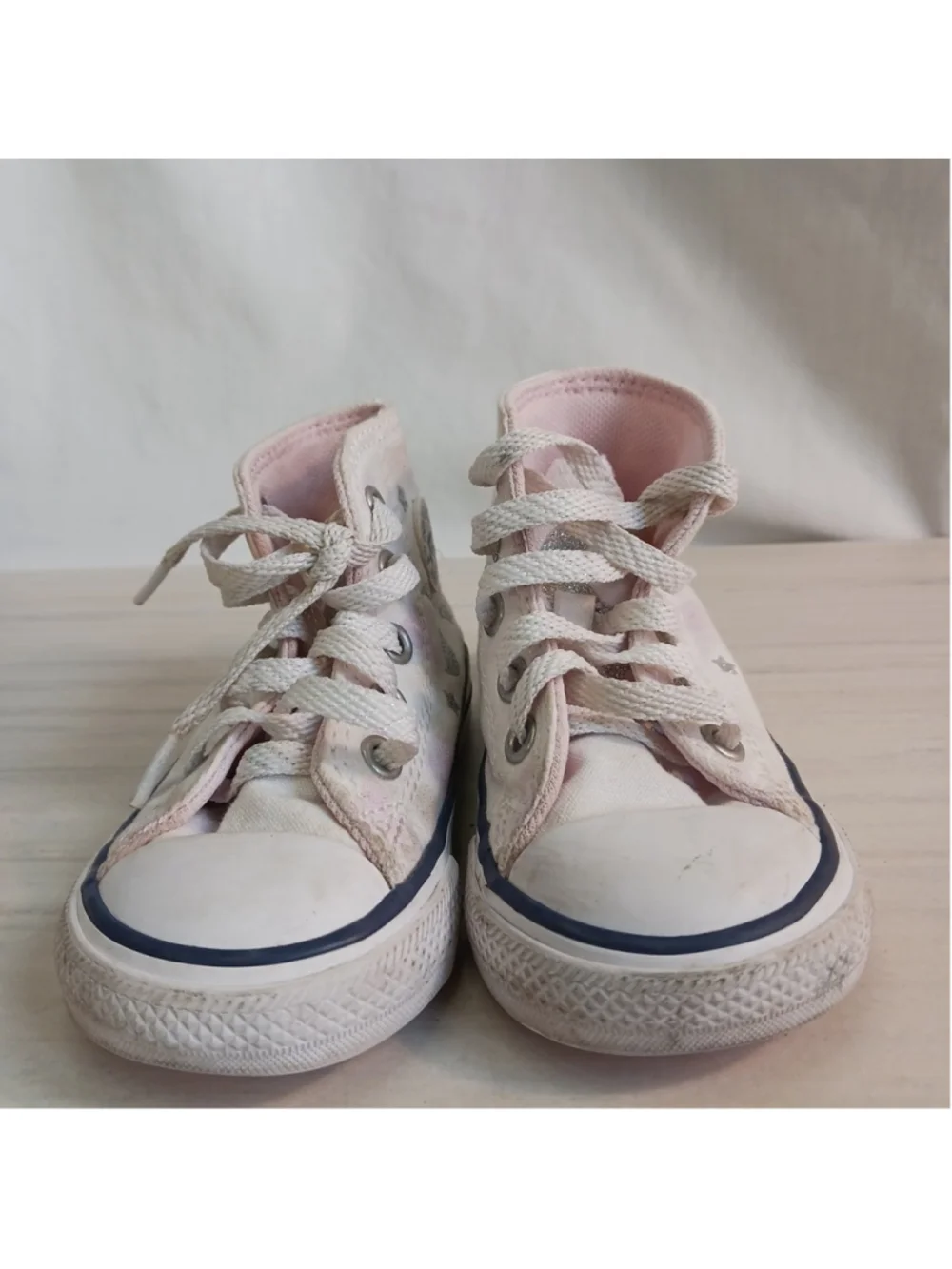 Converse step into